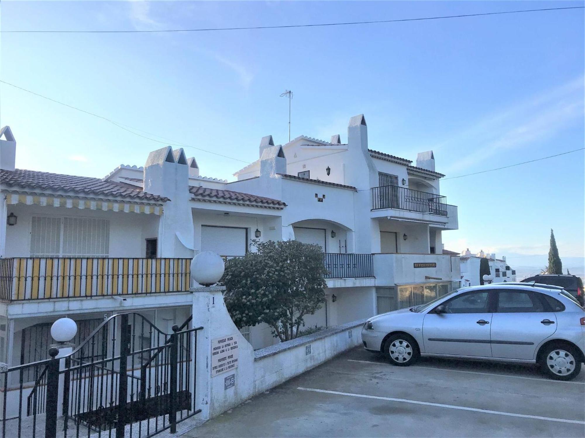 Apartamento En Roses Parking Y Piscina Comunitaria Esterno foto